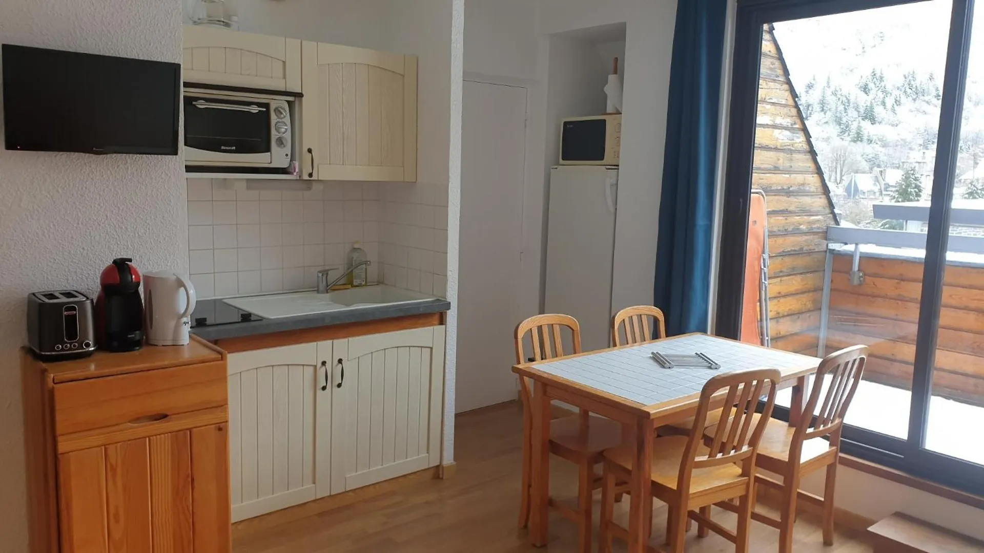 Appartement Chaleureux Avec Terrasse Ensoleillee 2 Etoiles Le Mont-Dore 0*,  France