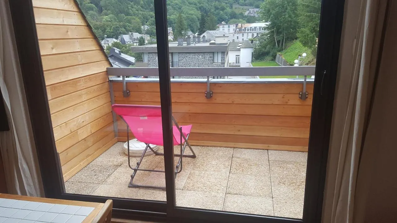Appartement Chaleureux Avec Terrasse Ensoleillee 2 Etoiles Le Mont-Dore
